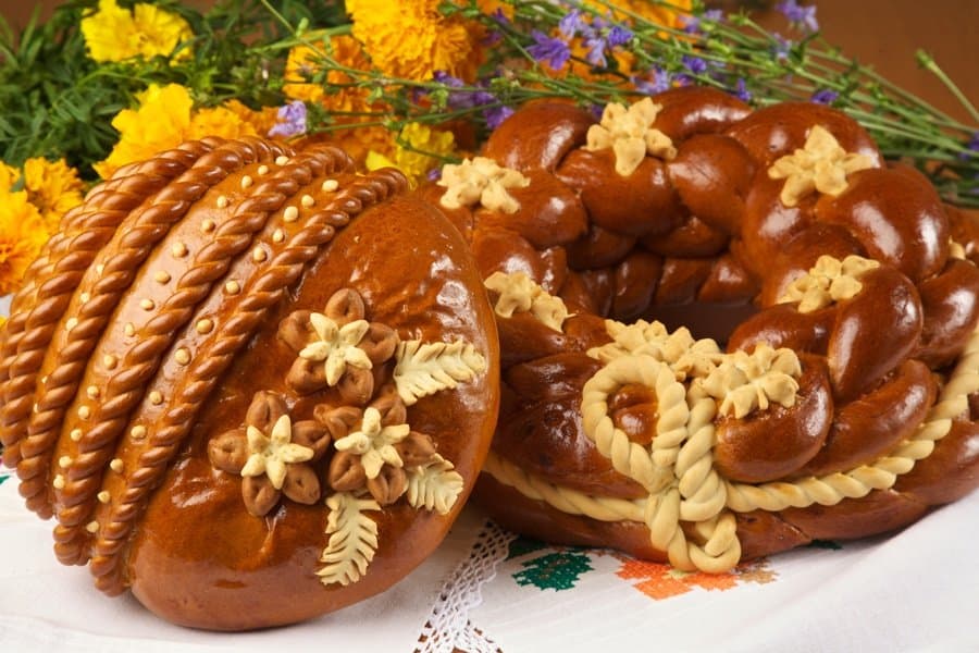 Turta miresei, numit și Colacul miresei